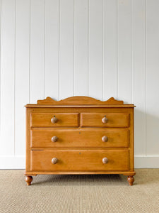 A Very Good English Pine Chest of Drawers Dresser with Wooden Knobs c1890