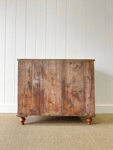 A Very Good English Pine Chest of Drawers/Dresser with Wooden Knobs c1890