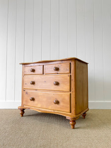 A Very Good English Pine Chest of Drawers/Dresser with Wooden Knobs c1890