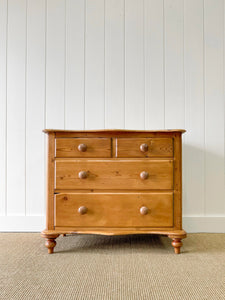 A Very Good English Pine Chest of Drawers/Dresser with Wooden Knobs c1890