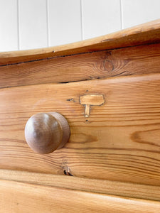 A Very Good English Pine Chest of Drawers/Dresser with Wooden Knobs c1890
