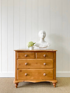 A Very Good English Pine Chest of Drawers/Dresser with Wooden Knobs c1890