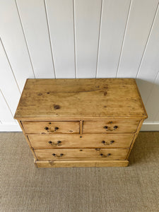 An Antique English Pine Chest of Drawers/Dresser c1890
