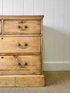 An Antique English Pine Chest of Drawers/Dresser c1890