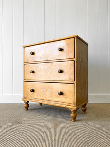 An Antique English Pine Chest of Drawers/Dresser c1890
