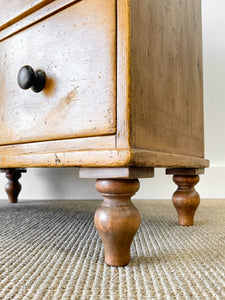 An Antique English Pine Chest of Drawers/Dresser c1890