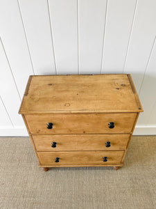 An Antique English Pine Chest of Drawers/Dresser c1890