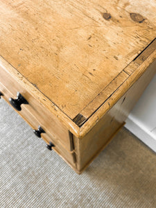 An Antique English Pine Chest of Drawers/Dresser c1890