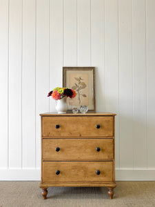 An Antique English Pine Chest of Drawers/Dresser c1890
