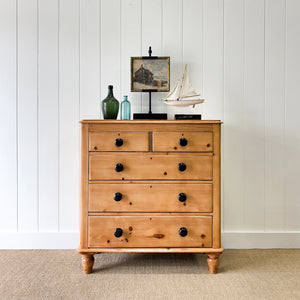 A 19th Century English Pine Chest of Drawers/Dresser with Tulip Feet