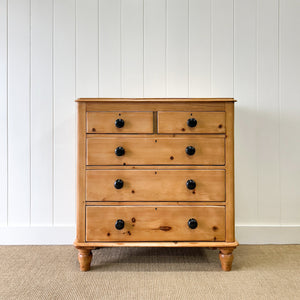 A 19th Century English Pine Chest of Drawers/Dresser with Tulip Feet