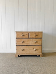 A Very Good English Pine Chest of Drawers/Dresser with Wooden Knobs c1890