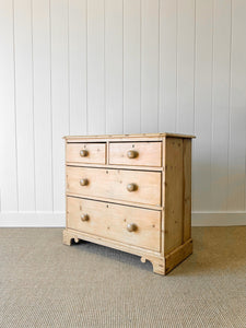 A Very Good English Pine Chest of Drawers/Dresser with Wooden Knobs c1890