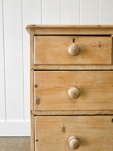 A Very Good English Pine Chest of Drawers/Dresser with Wooden Knobs c1890