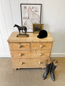 A Very Good English Pine Chest of Drawers/Dresser with Wooden Knobs c1890