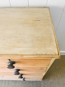 An 19th Century English Chest of Drawers or Dresser