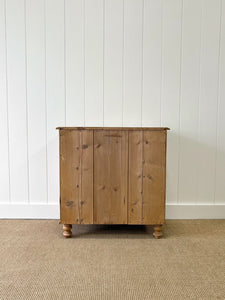 An Antique English Pine Chest of Drawers/Dresser c1890