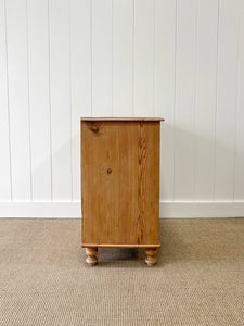 An Antique English Pine Chest of Drawers/Dresser c1890