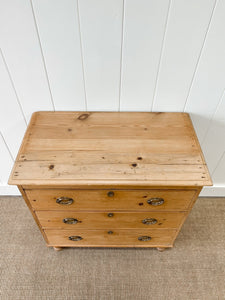 An Antique English Pine Chest of Drawers/Dresser c1890