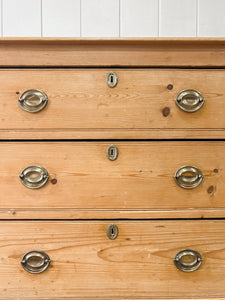 An Antique English Pine Chest of Drawers/Dresser c1890