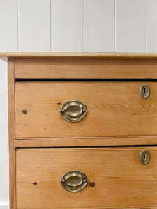 An Antique English Pine Chest of Drawers/Dresser c1890