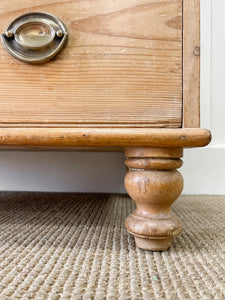 An Antique English Pine Chest of Drawers/Dresser c1890