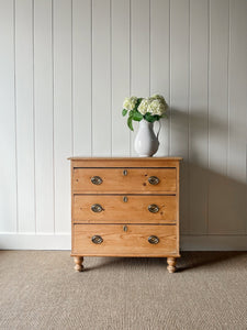 An Antique English Pine Chest of Drawers/Dresser c1890