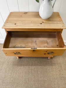 An Antique English Pine Chest of Drawers/Dresser c1890