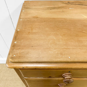 A 19th Century English Pine Chest of Drawers/Dresser with Tulip Feet