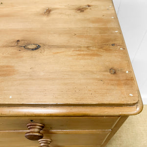 A 19th Century English Pine Chest of Drawers/Dresser with Tulip Feet