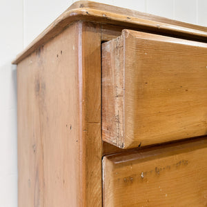 A 19th Century English Pine Chest of Drawers/Dresser with Tulip Feet