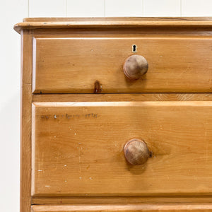 A 19th Century English Pine Chest of Drawers/Dresser with Tulip Feet