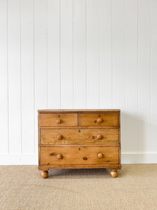 An Antique English Pine Chest of Drawers/Dresser c1890