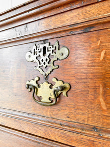 An Early 19th Century English Country Oak Chest of Drawers Dresser