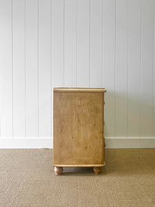 A Very Good English Pine Chest of Drawers Dresser with Wooden Knobs c1890