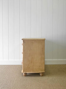 A Very Good English Pine Chest of Drawers Dresser with Wooden Knobs c1890