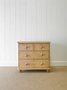 A Very Good English Pine Chest of Drawers Dresser with Wooden Knobs c1890