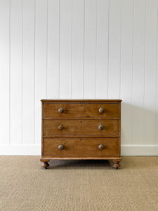An Antique English Pine Chest of Drawers/Dresser c1890