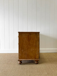 An Antique English Pine Chest of Drawers/Dresser c1890