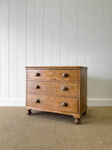 An Antique English Pine Chest of Drawers/Dresser c1890