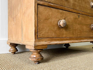 An Antique English Pine Chest of Drawers/Dresser c1890