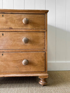 An Antique English Pine Chest of Drawers/Dresser c1890