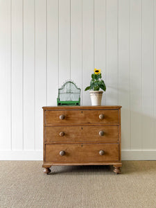 An Antique English Pine Chest of Drawers/Dresser c1890