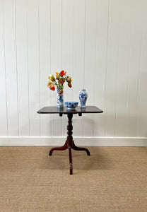 An Antique English 18th Century Mahogany Tilt-top Table c1790