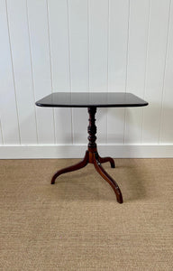 An Antique English 18th Century Mahogany Tilt-top Table c1790