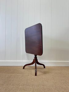 An Antique English 18th Century Mahogany Tilt-top Table c1790